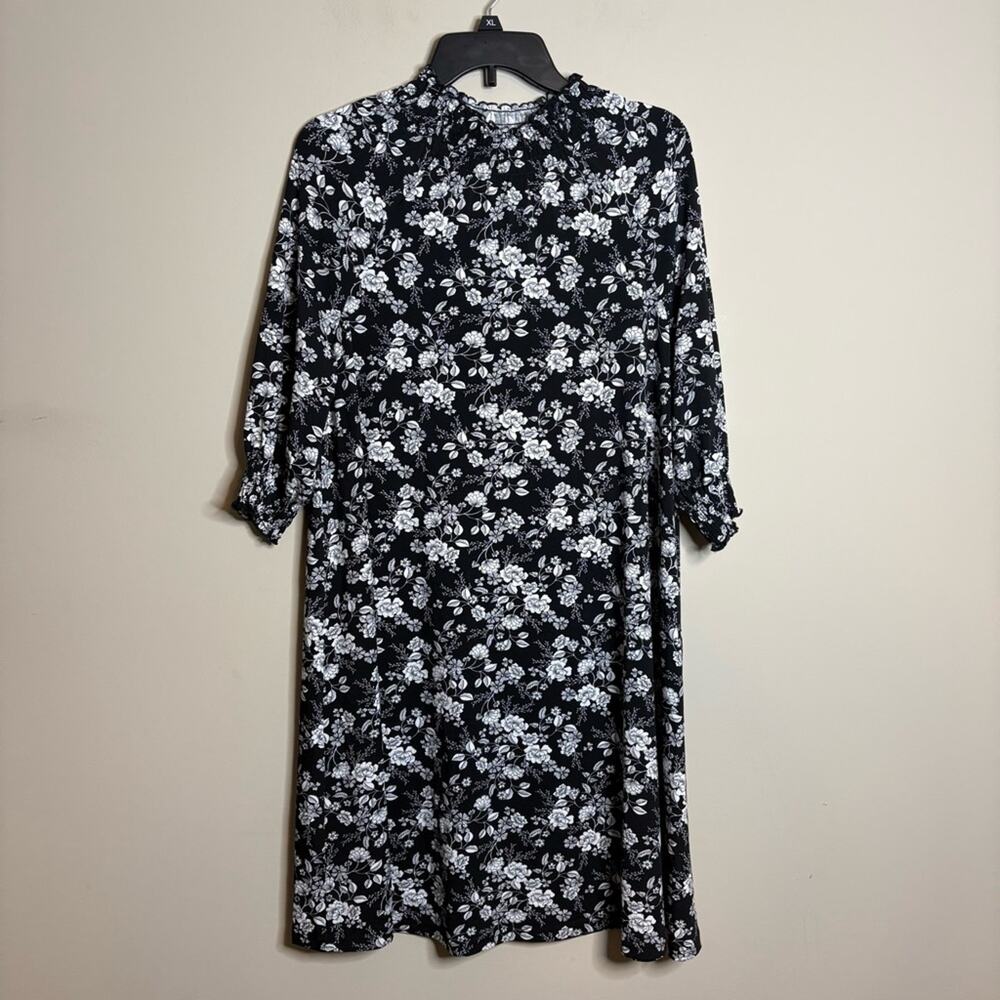 LEOTA Raelyn Floral Mock Neck Shift Dress‎ in Bouquet Black Size Small - Picture 4 of 8